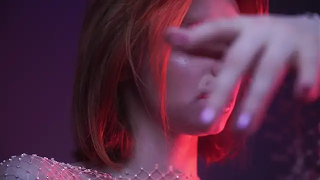 ginger hugs online show from 02-06-25, 04:21