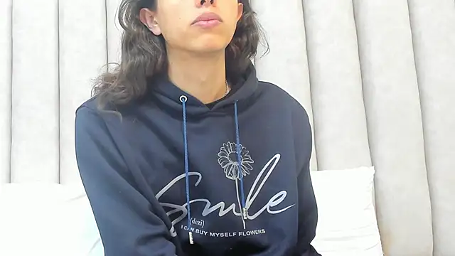 FreyaMoller online show from 01-10-25, 05:02