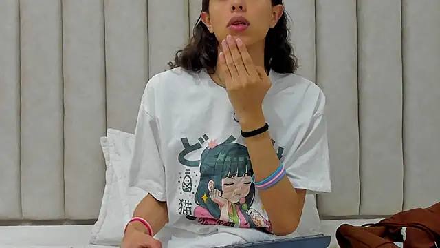 FreyaMoller online show from 10-16-25, 07:15