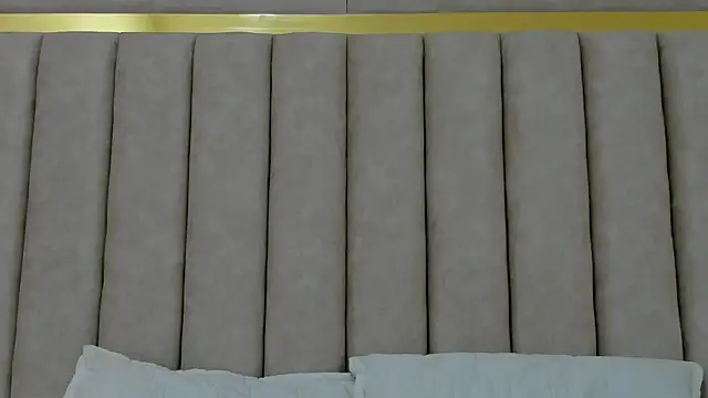 FreyaMoller online show from 10-17-25, 07:49