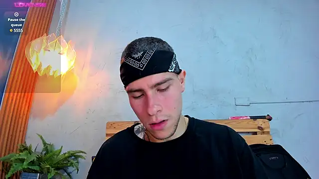 Snapshot of french_sexx chatting on 01-05-25, 01:24 french sexx online show from 01-05-25, 01:24