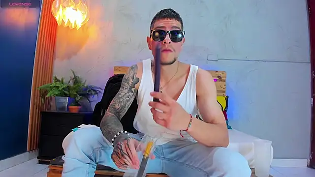 Snapshot of french_sexx chatting on 01-21-25, 01:18 french sexx online show from 01-21-25, 01:18