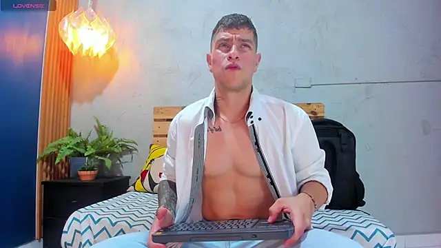 Snapshot of french_sexx chatting on 02-15-25, 01:21 french sexx online show from 02-15-25, 01:21