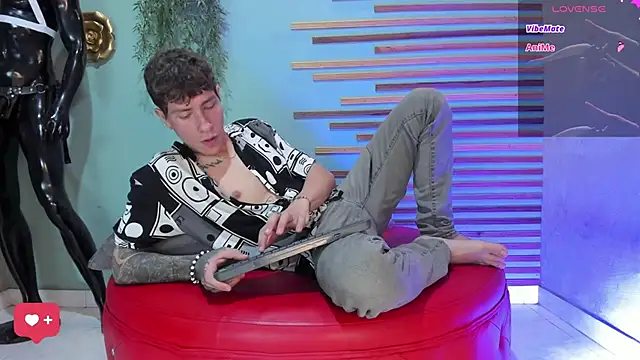 Snapshot of french_sexx chatting on 11-06-25, 07:37 french sexx online show from 11-06-25, 07:37