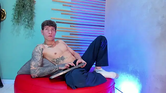 Snapshot of french_sexx chatting on 11-08-25, 07:34 french sexx online show from 11-08-25, 07:34