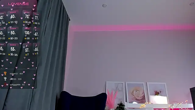 Elis Fox online show from 12-25-24, 01:09