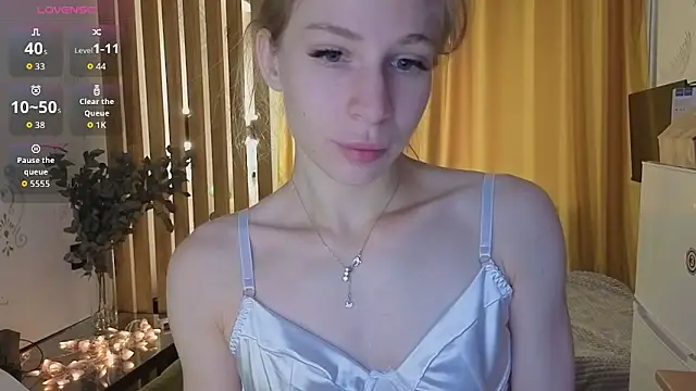 Snapshot of Elis_Fox chatting on 10-12-25, 08:13 Elis Fox online show from 10-12-25, 08:13