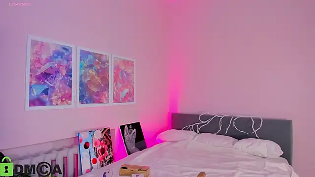 Snapshot of Elis_Fox chatting on 10-20-25, 04:07 Elis Fox online show from 10-20-25, 04:07