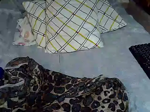 Queen petite  online show from 11-22-25, 07:35