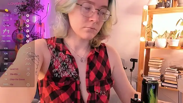 alisahug online show from 10-17-25, 07:55