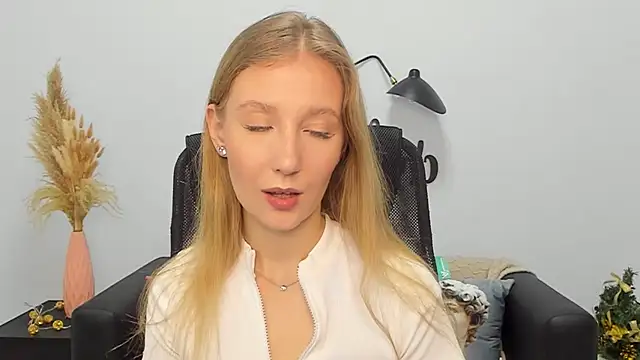 LolaWilsons online show from 12-30-24, 01:36