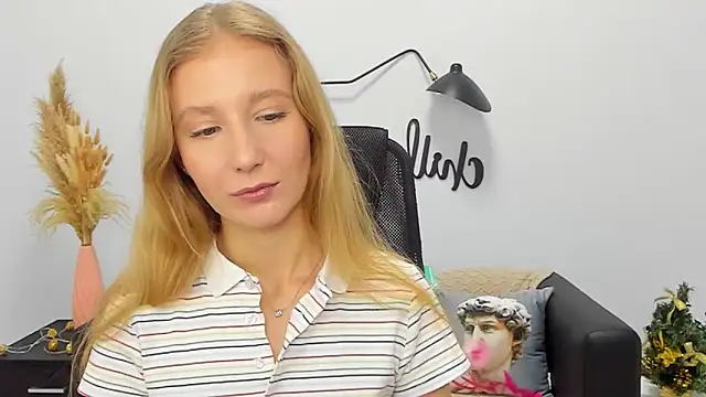 LolaWilsons online show from 01-05-25, 01:15