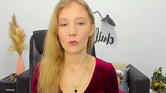 LolaWilsons online show from 01-06-25, 07:09