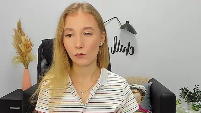 LolaWilsons online show from 01-11-25, 08:22