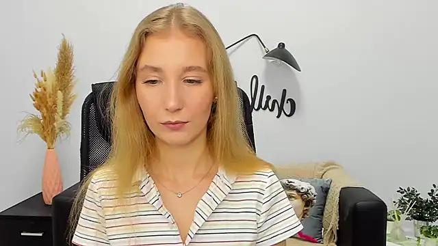 LolaWilsons online show from 01-11-25, 02:25