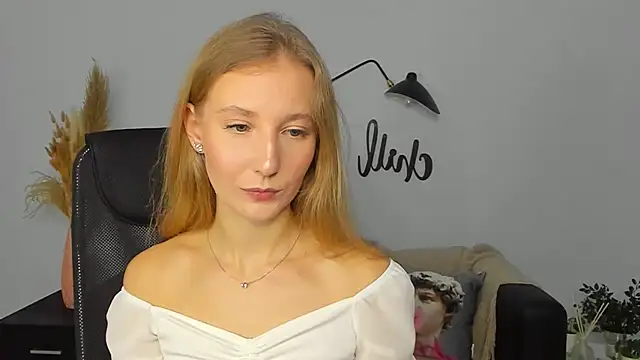 LolaWilsons online show from 01-14-25, 06:13