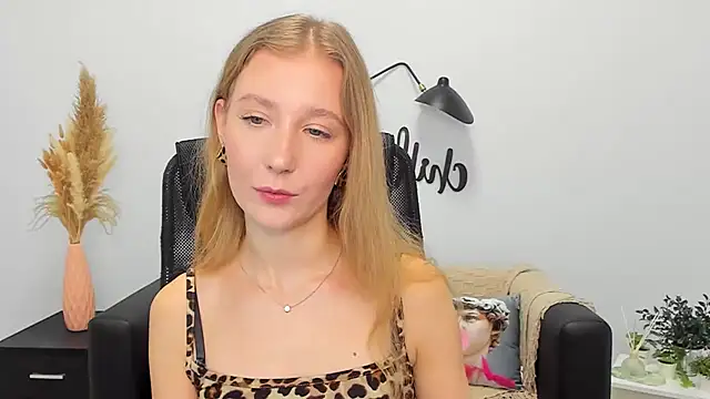 LolaWilsons online show from 01-27-25, 09:23