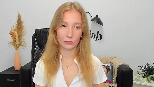 LolaWilsons online show from 01-28-25, 09:19