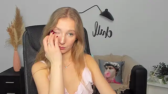 LolaWilsons online show from 02-04-25, 12:33