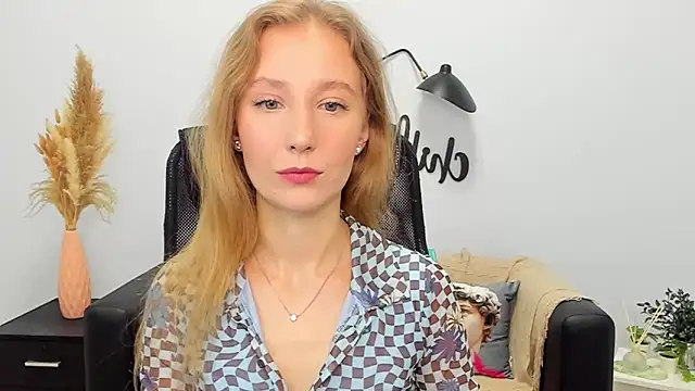 LolaWilsons online show from 02-05-25, 06:24