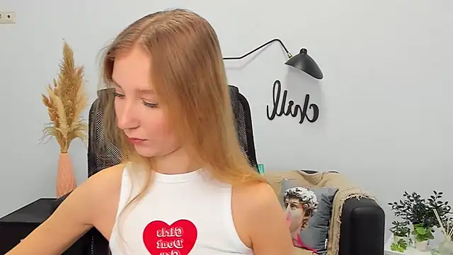 LolaWilsons online show from 02-11-25, 06:19