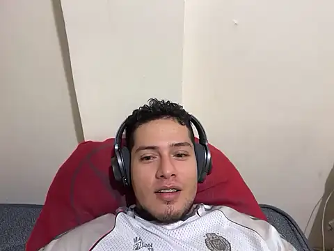 Snapshot of Malandralle chatting on 11-26-25, 05:08 Malandralle online show from 11-26-25, 05:08