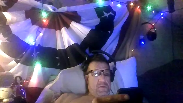 Snapshot of Manwhorxxlcock chatting on 12-22-25, 11:18 Manwhorxxlcock online show from 12-22-25, 11:18