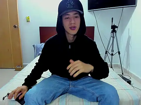 Chandler ken online show from 11-18-25, 04:28