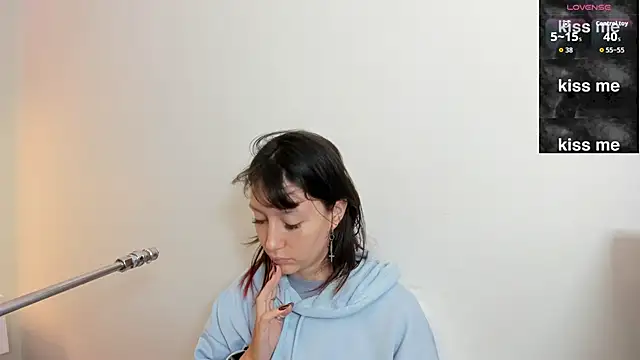 lizzy davis 1 online show from 10-30-25, 04:03