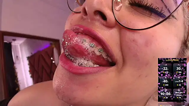 Haelycute online show from 10-08-25, 02:58