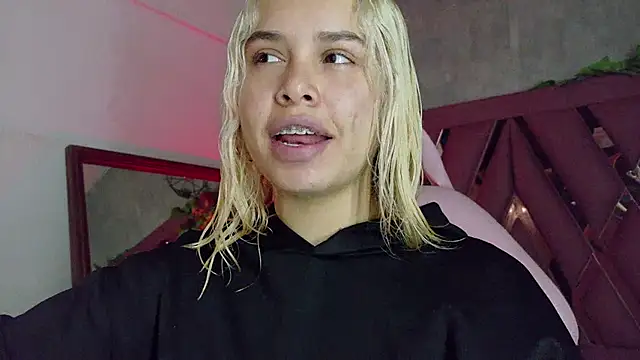 Snapshot of Haelycute chatting on 02-13-26, 12:12 Haelycute online show from 02-13-26, 12:12