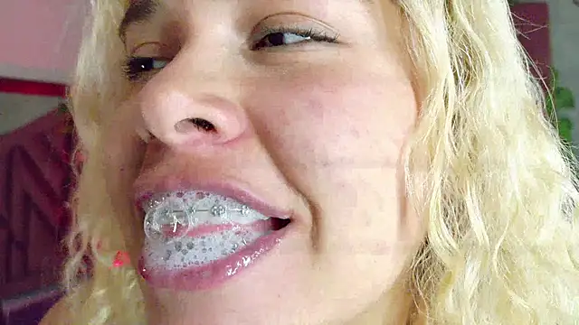 Snapshot of Haelycute chatting on 02-28-26, 12:39 Haelycute online show from 02-28-26, 12:39