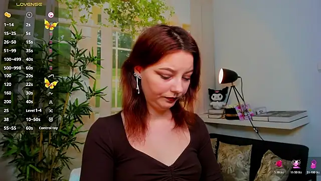 pretty little thing online show from 12-15-25, 05:17