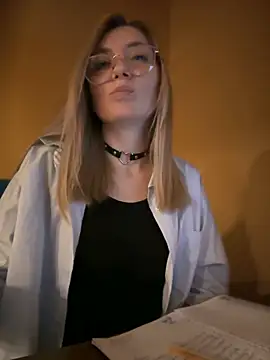 Snapshot of Crazy-Rosa chatting on 02-06-25, 03:20 Crazy-Rosa online show from 02-06-25, 03:20