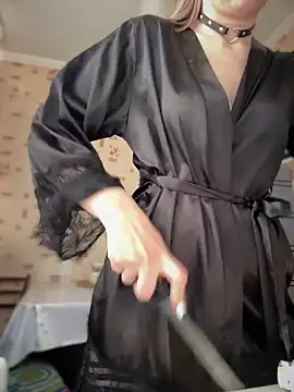 Snapshot of Crazy-Rosa chatting on 02-15-25, 09:05 Crazy-Rosa online show from 02-15-25, 09:05