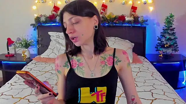 Snapshot of Lolly_Haze chatting on 12-16-24, 06:53 Lolly Haze online show from 12-16-24, 06:53