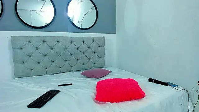 Sophie and andress online show from 10-07-25, 11:46