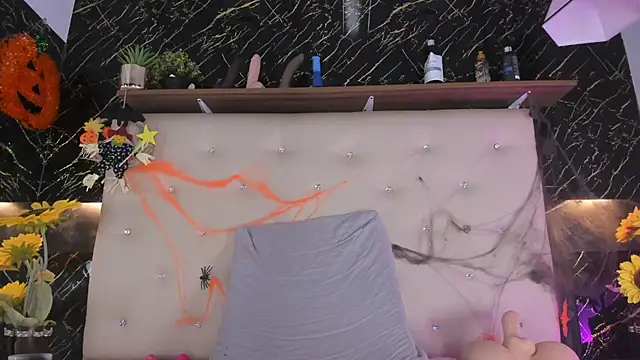 Alexa Smith   online show from 10-27-25, 05:33