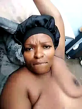 Snapshot of lovelyassbitch chatting on 01-21-25, 01:22 lovelyassbitch online show from 01-21-25, 01:22