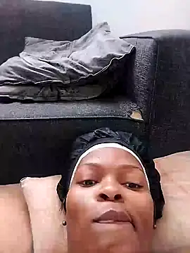 Snapshot of lovelyassbitch chatting on 02-14-25, 06:45 lovelyassbitch online show from 02-14-25, 06:45