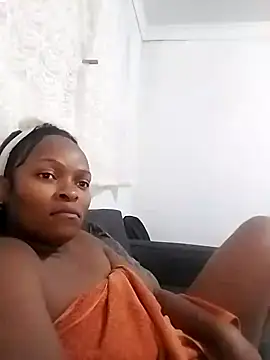 Snapshot of lovelyassbitch chatting on 02-14-25, 11:42 lovelyassbitch online show from 02-14-25, 11:42