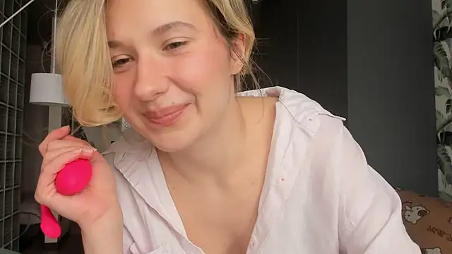 Lilith lutherlow online show from 03-15-26, 12:00