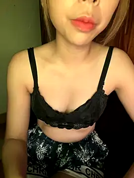 Snapshot of Samsam_567 chatting on 09-13-25, 05:02 Samsam 567 online show from 09-13-25, 05:02