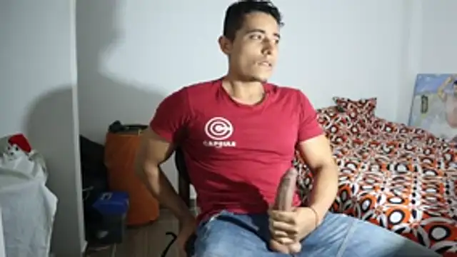 Snapshot of SeanToro chatting on 12-17-25, 04:24 SeanToro online show from 12-17-25, 04:24