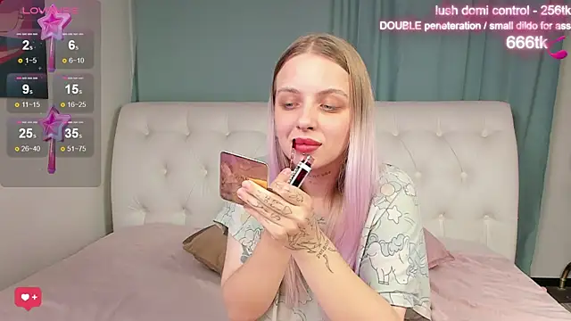 Snapshot of Alice_Halle chatting on 10-16-25, 11:55 Alice Halle online show from 10-16-25, 11:55