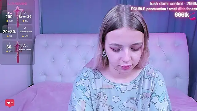 Snapshot of Alice_Halle chatting on 10-23-25, 09:19 Alice Halle online show from 10-23-25, 09:19