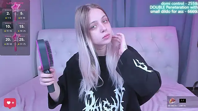 Snapshot of Alice_Halle chatting on 10-26-25, 11:05 Alice Halle online show from 10-26-25, 11:05