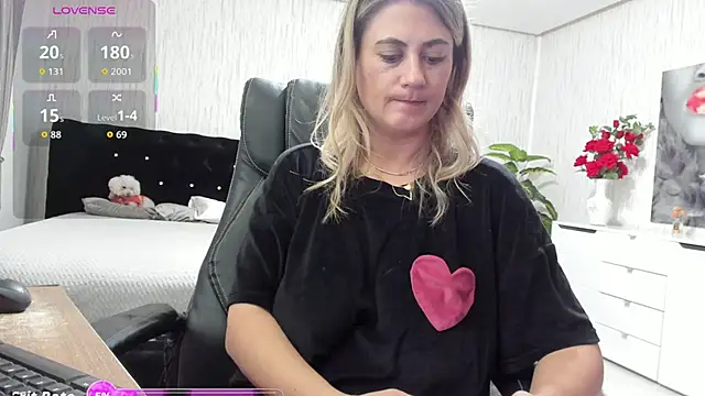 KattyeFox online show from 11-27-25, 10:45