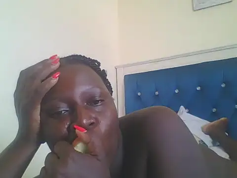 Snapshot of Heavy_ass chatting on 02-17-25, 11:02 Heavy ass online show from 02-17-25, 11:02