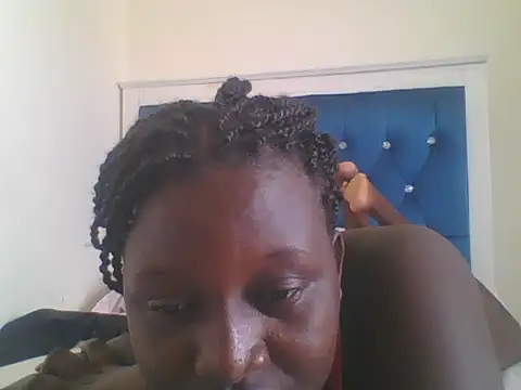 Snapshot of Heavy_ass chatting on 02-19-25, 08:33 Heavy ass online show from 02-19-25, 08:33